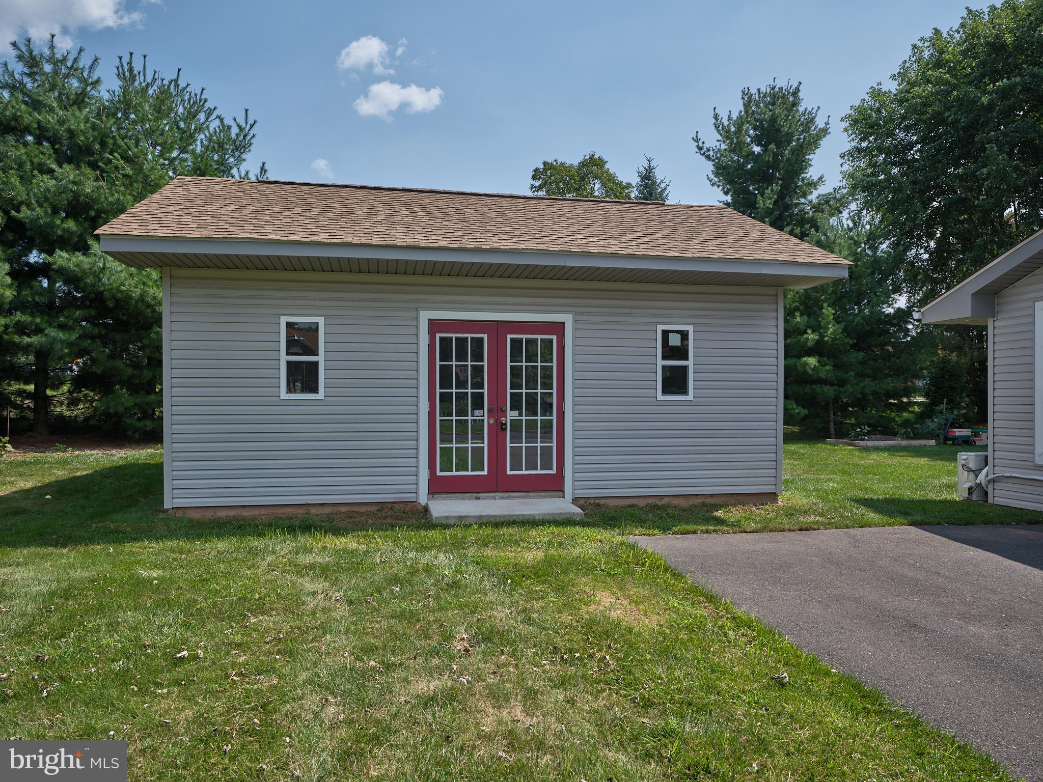 571 Constitution Rd
