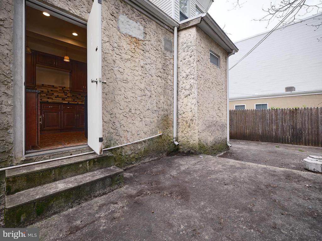 3807 Haverford Ave