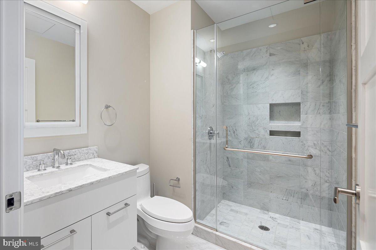 50 S 16TH ST #5303