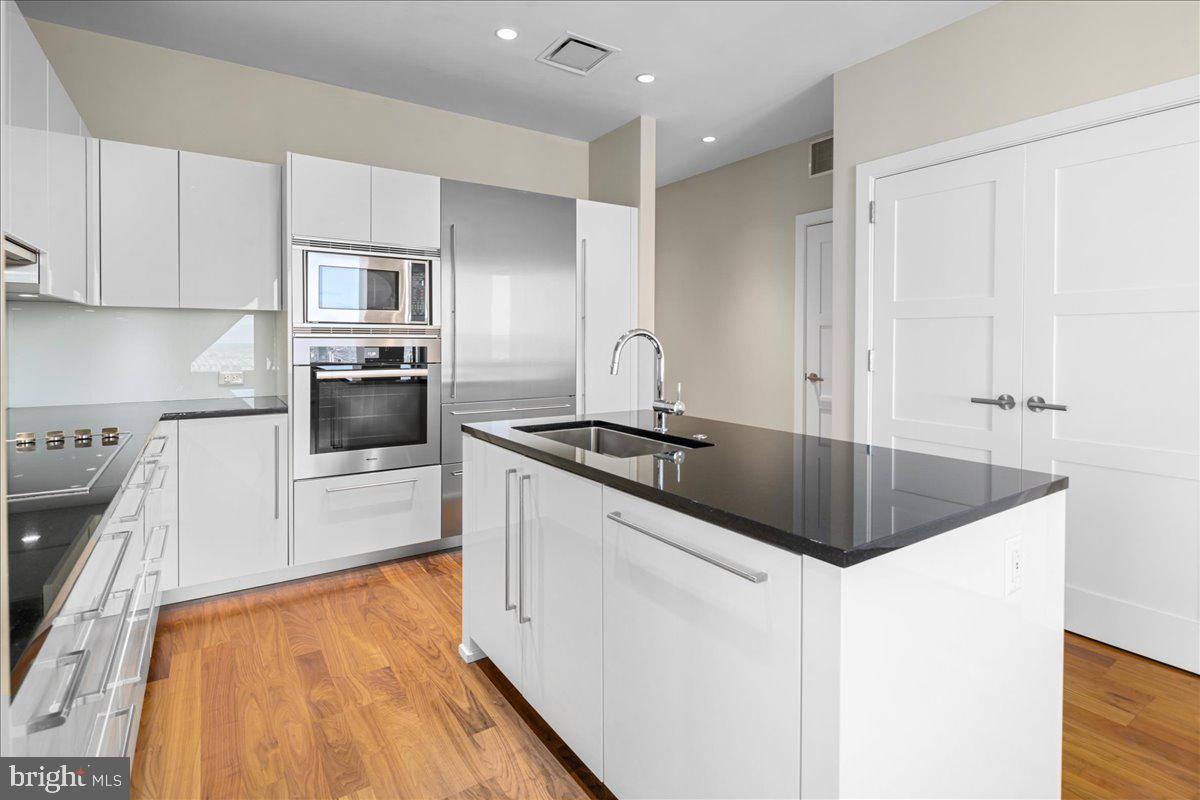 50 S 16TH ST #5303