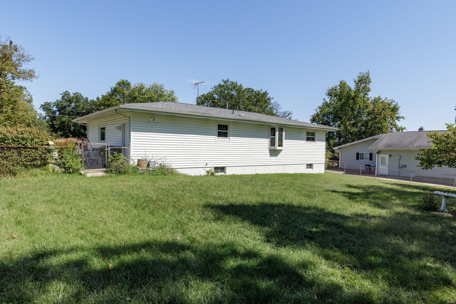 1551 Robinhood Dr