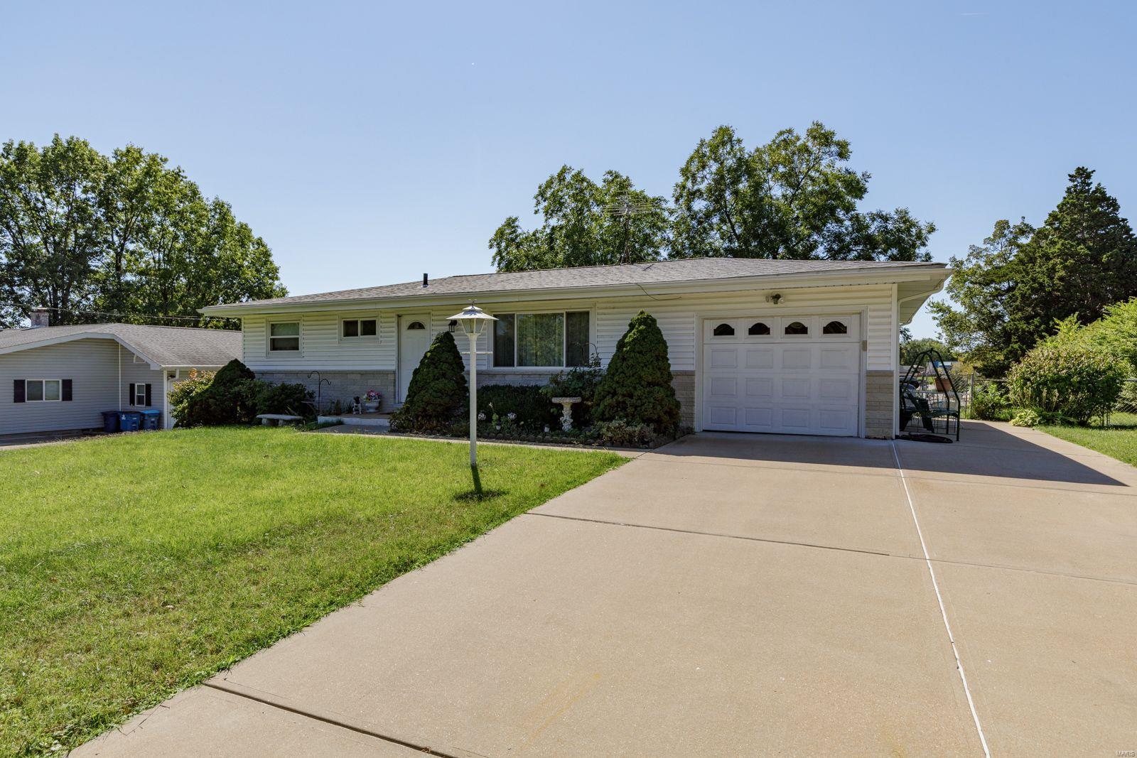 1551 Robinhood Dr