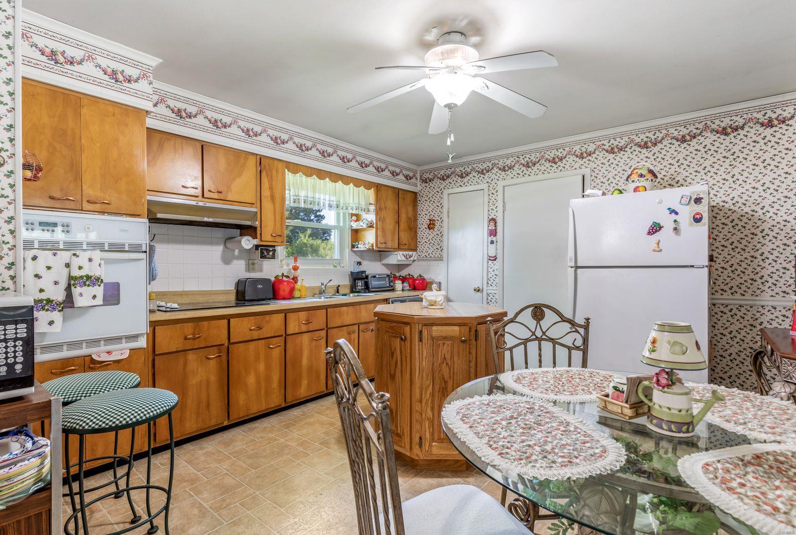 1551 Robinhood Dr