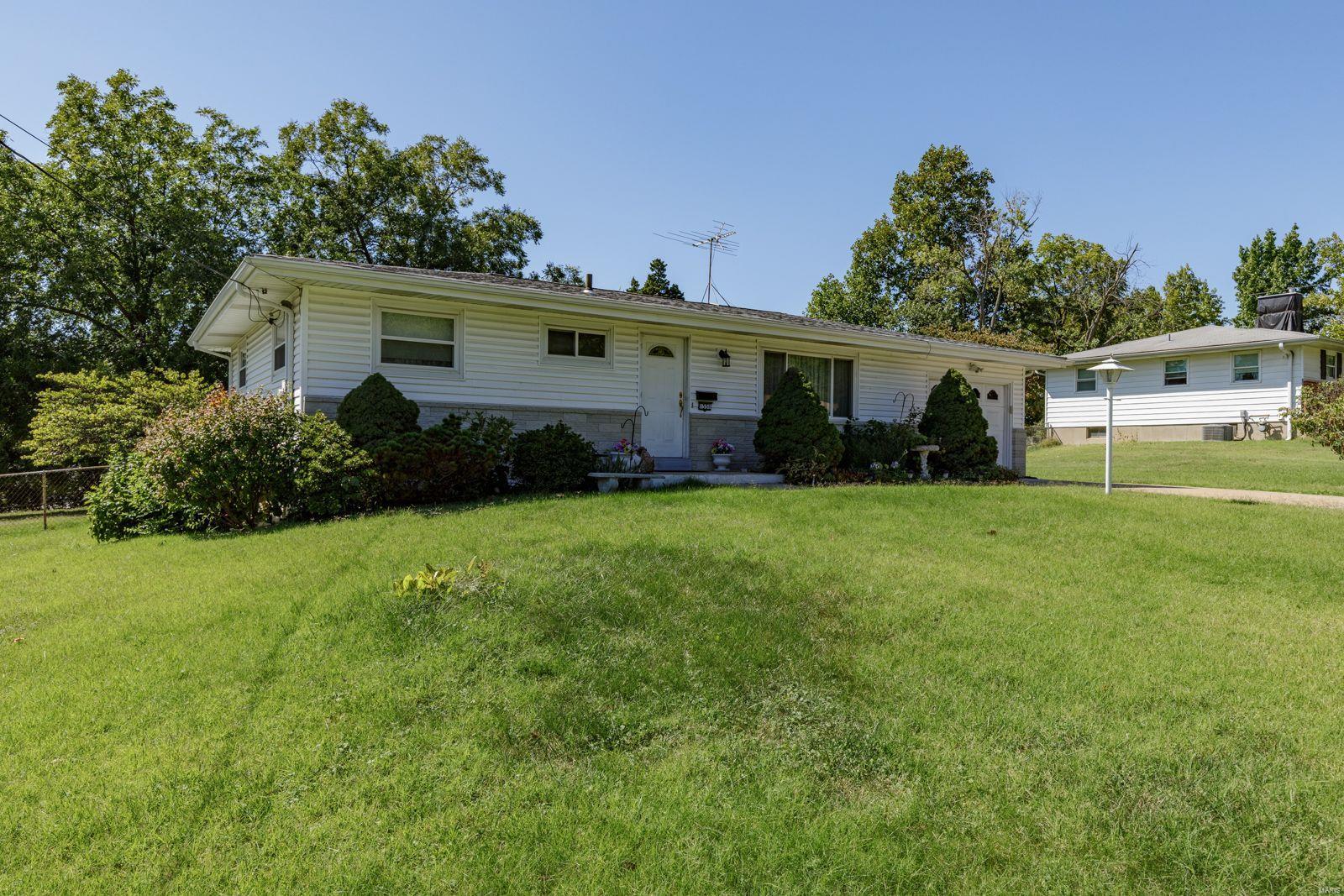 1551 Robinhood Dr