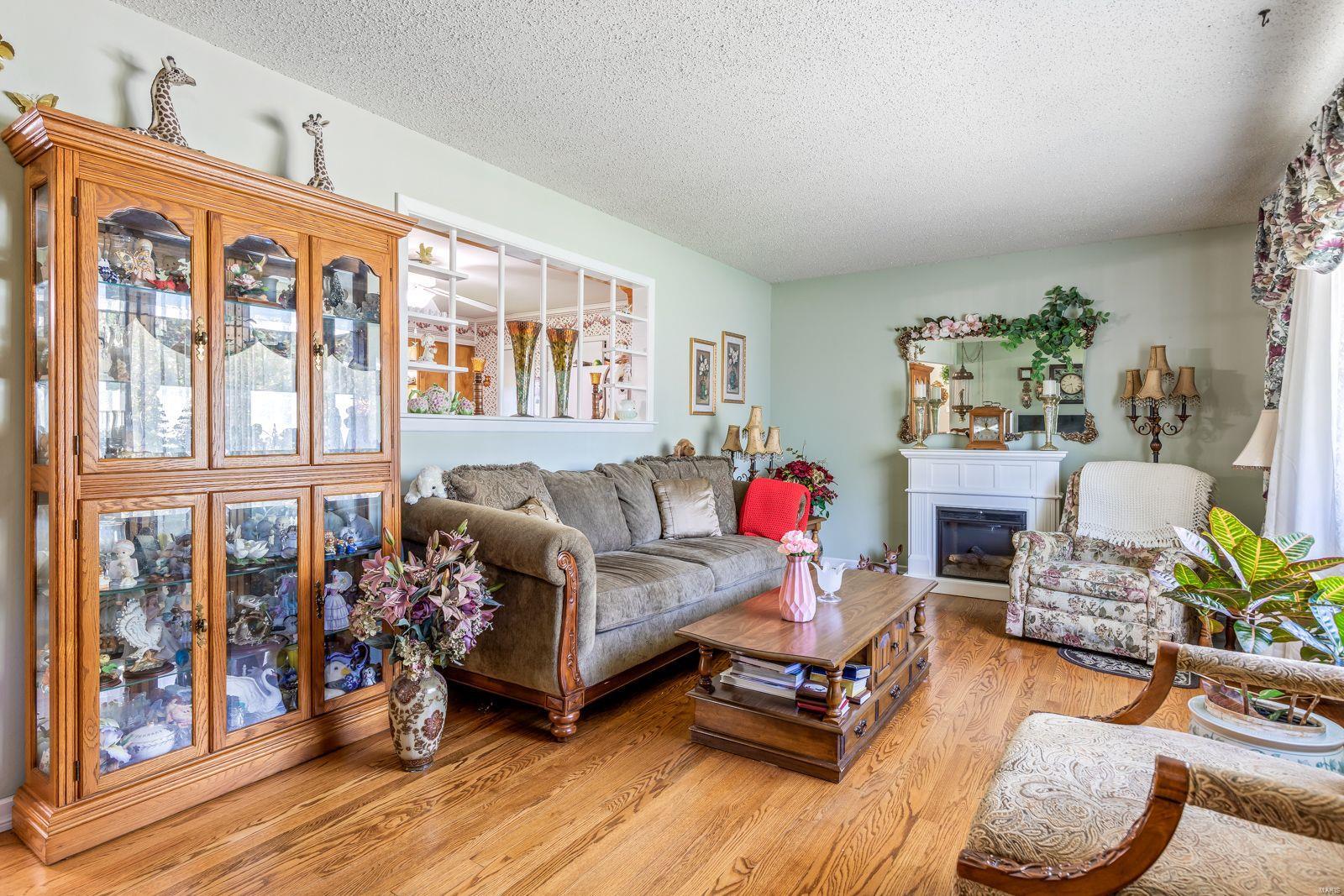 1551 Robinhood Dr
