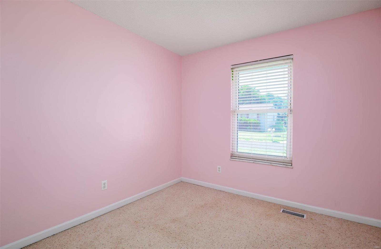 2816 Vineyard Dr