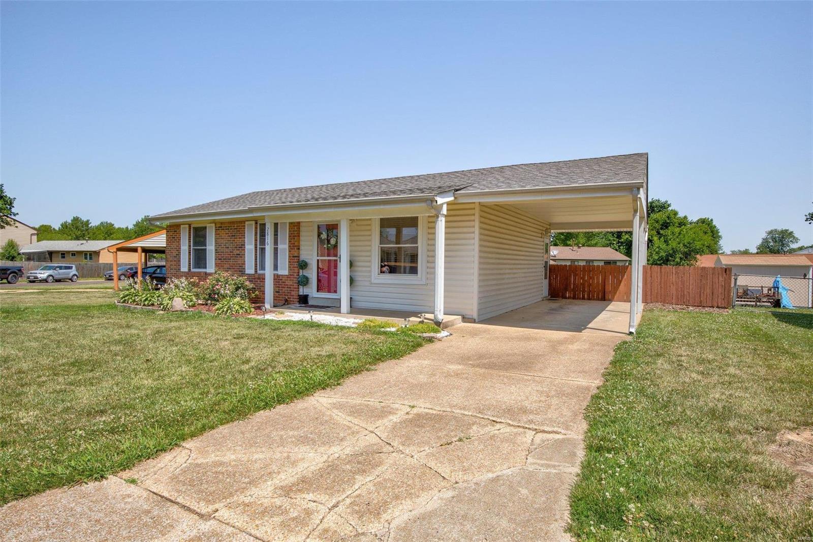 2816 Vineyard Dr