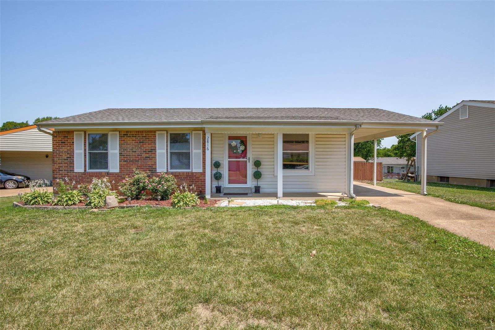 2816 Vineyard Dr