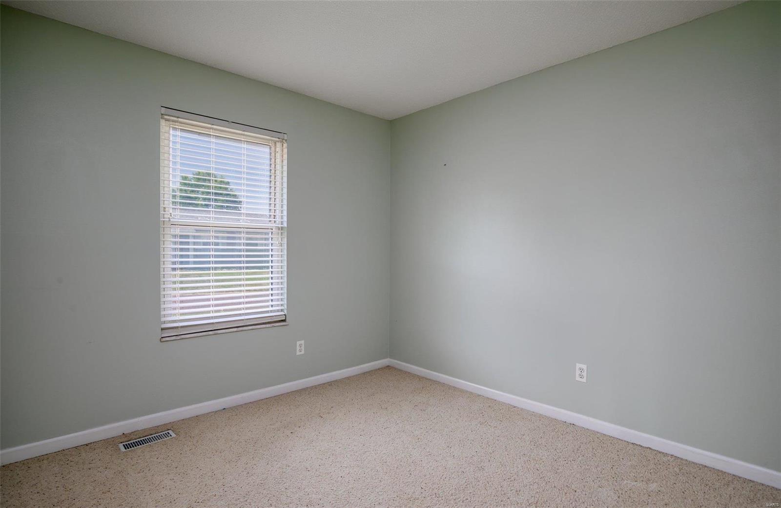 2816 Vineyard Dr