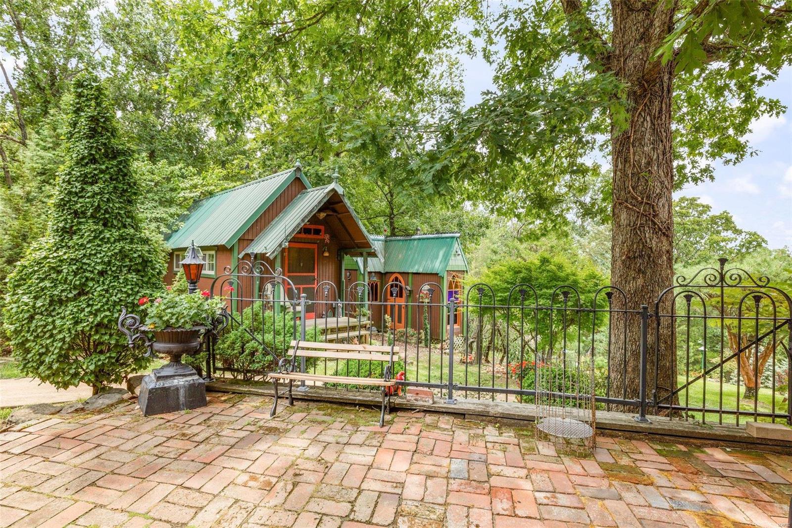 1325 Brenda Dr