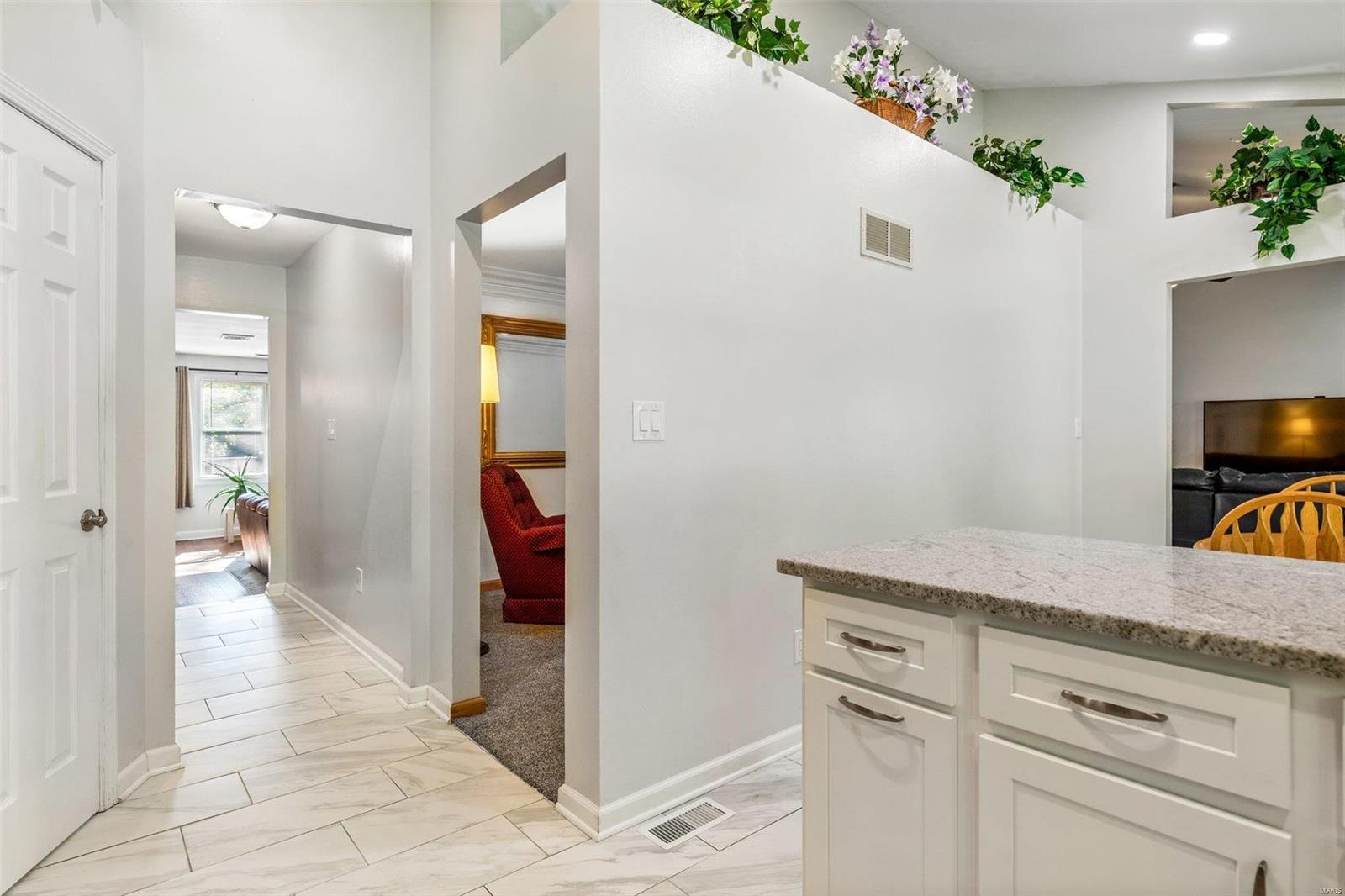 2571 Ridgeview Dr