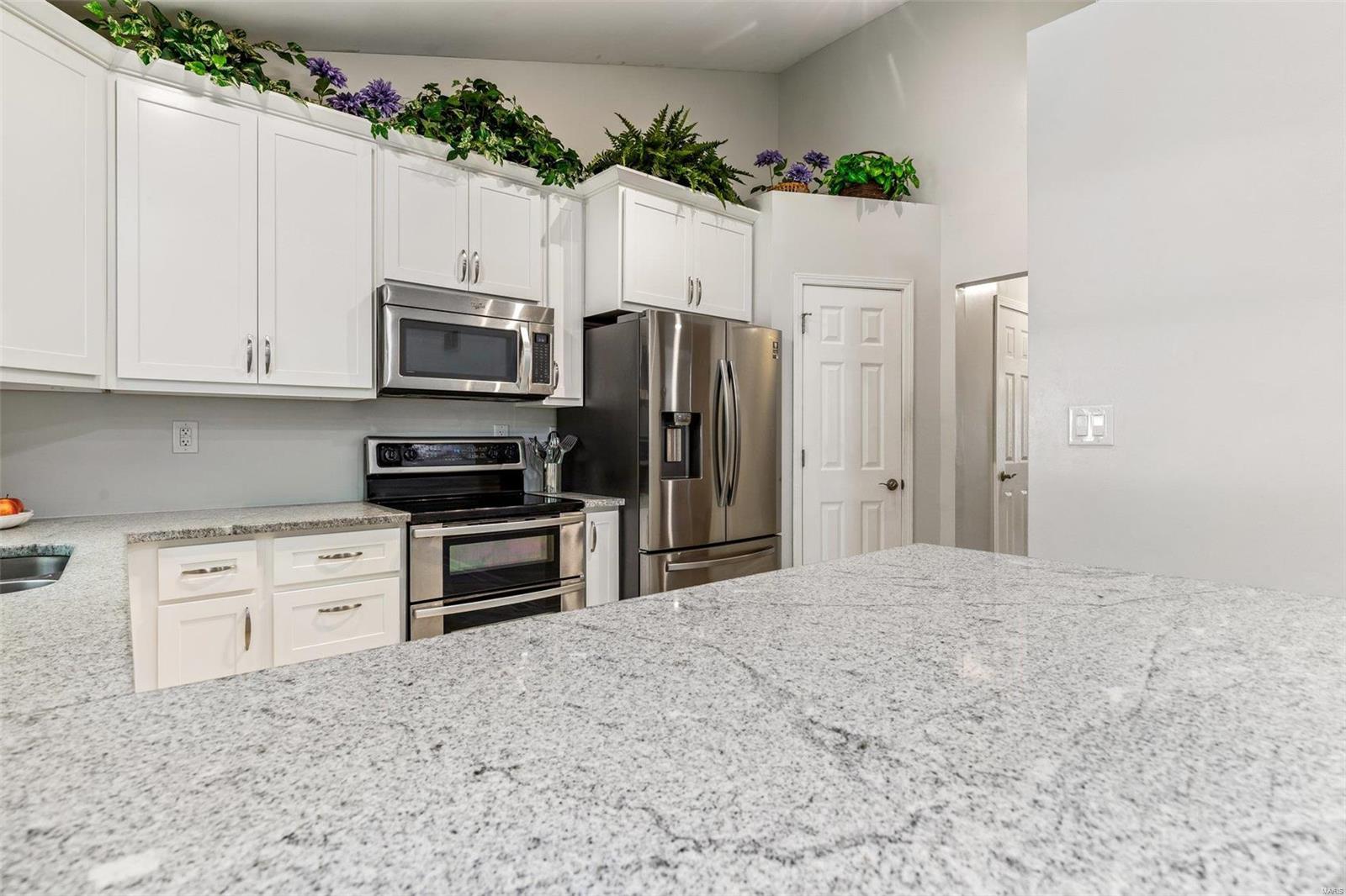 2571 Ridgeview Dr