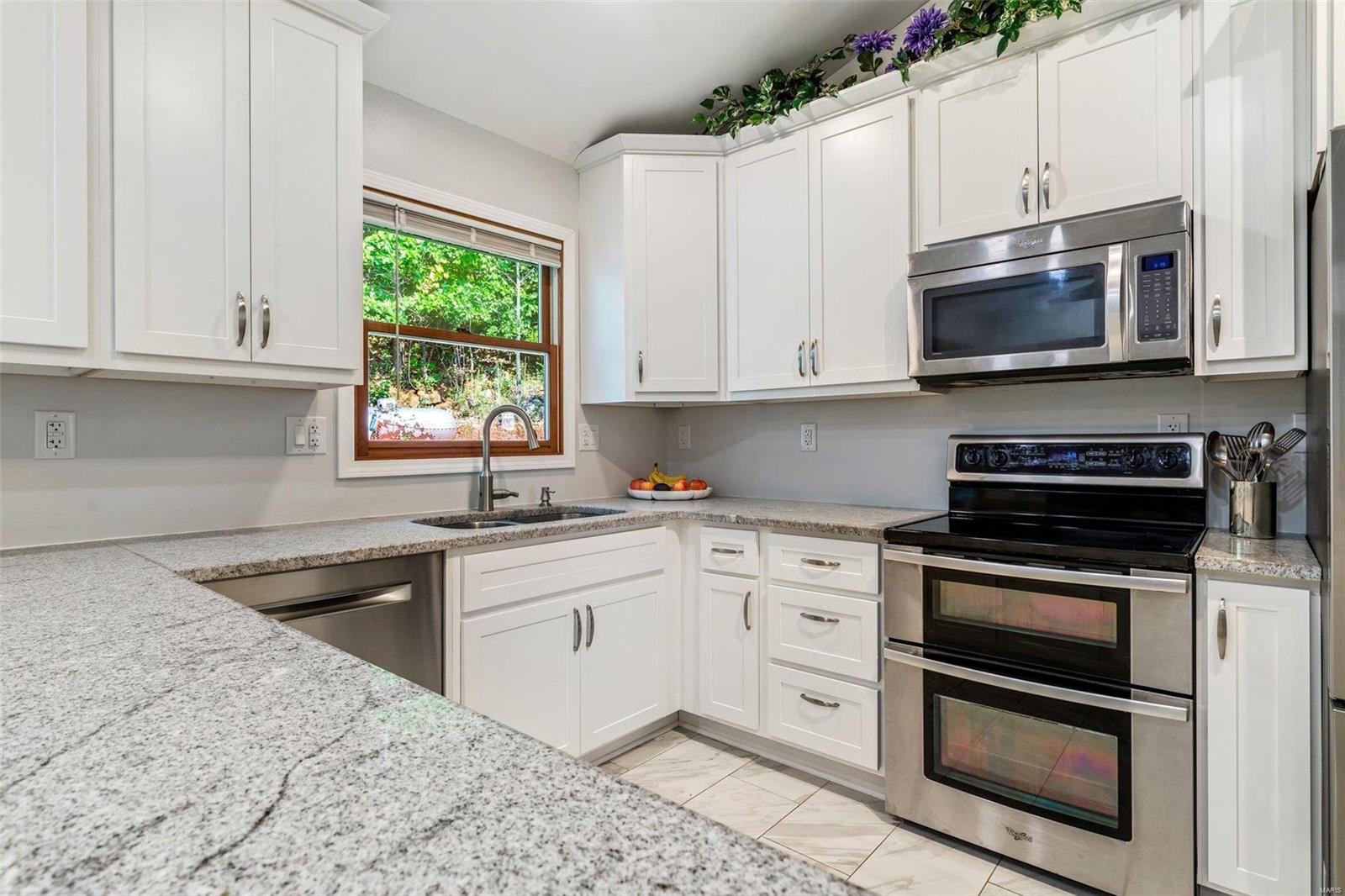 2571 Ridgeview Dr