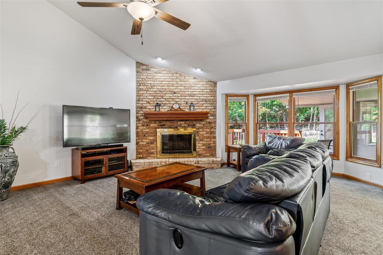 2571 Ridgeview Dr