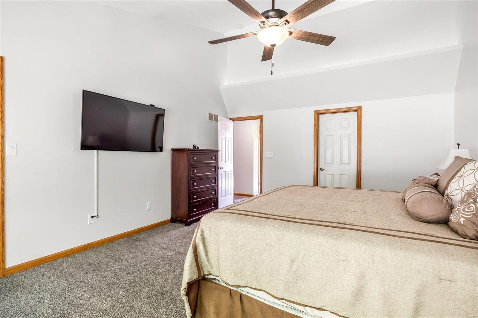 2571 Ridgeview Dr