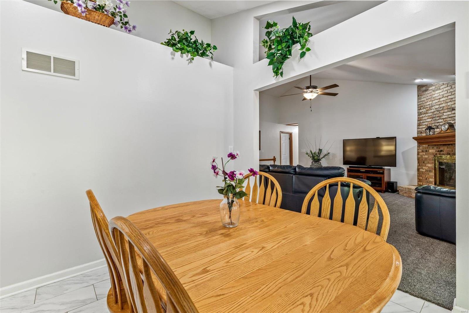 2571 Ridgeview Dr