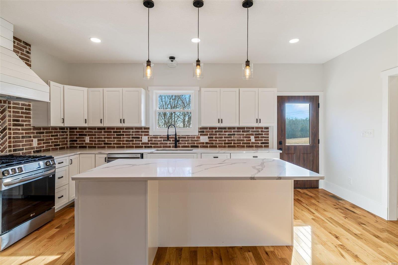 6035 State Road DD
