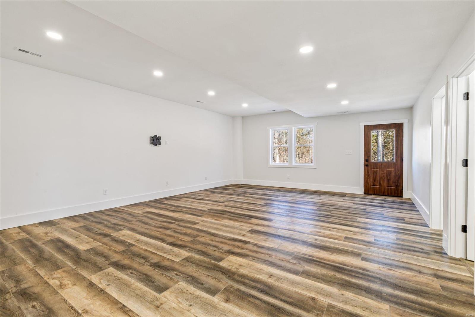 6035 State Road DD