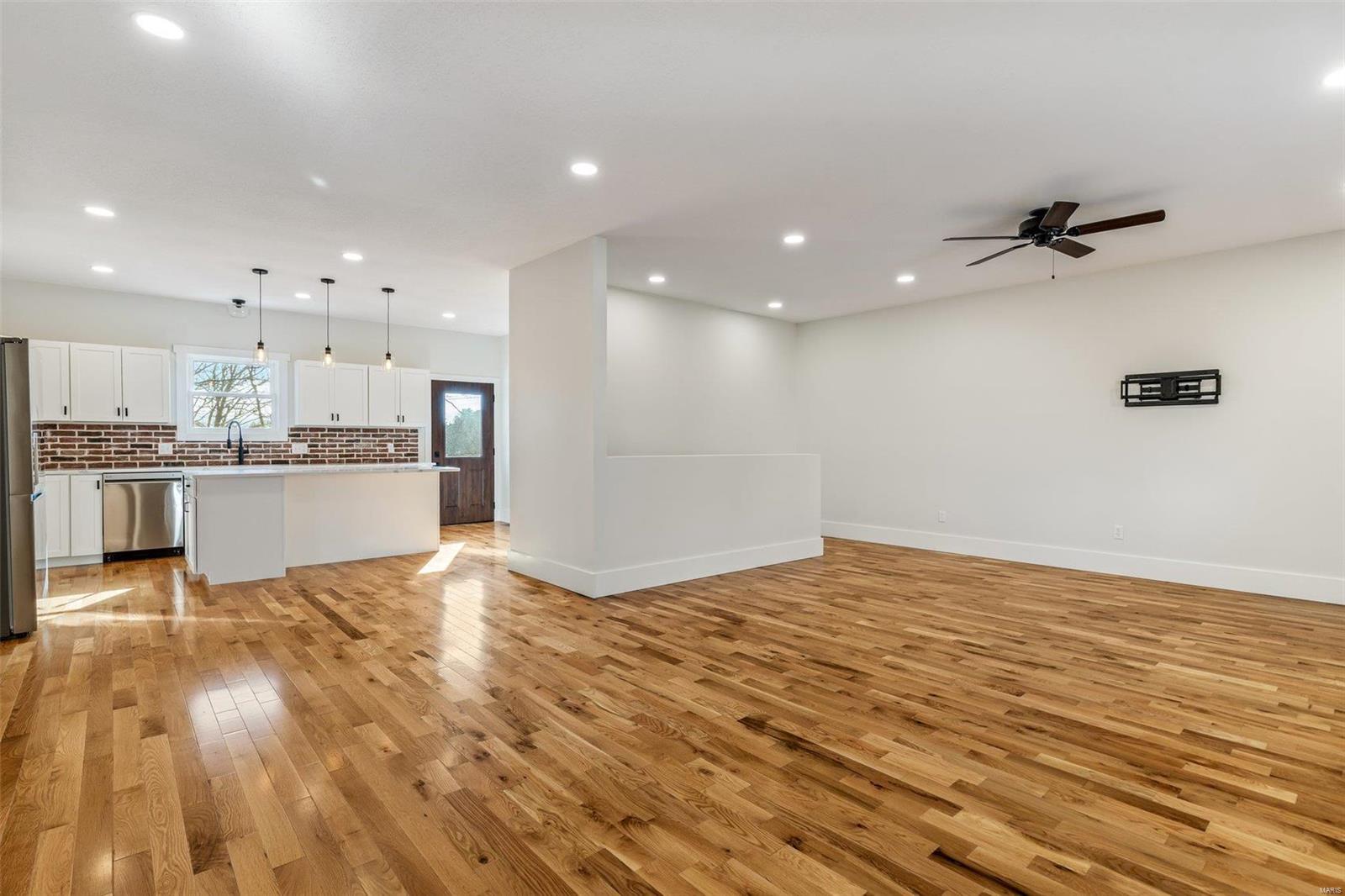6035 State Road DD