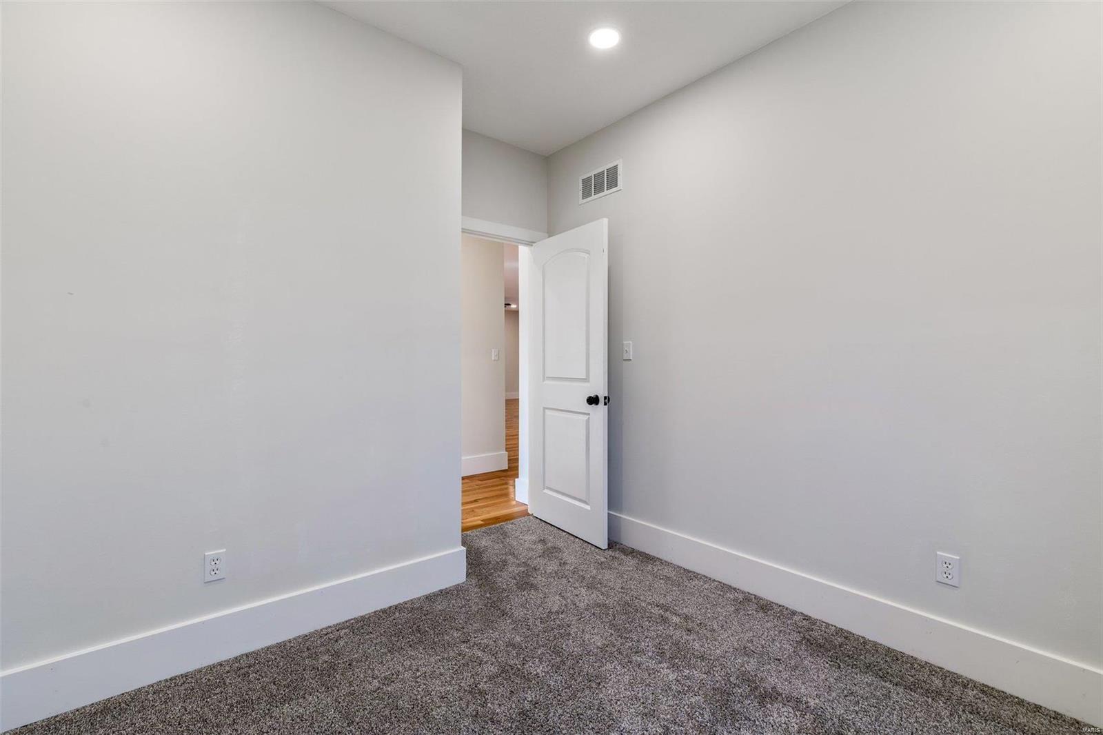 6035 State Road DD