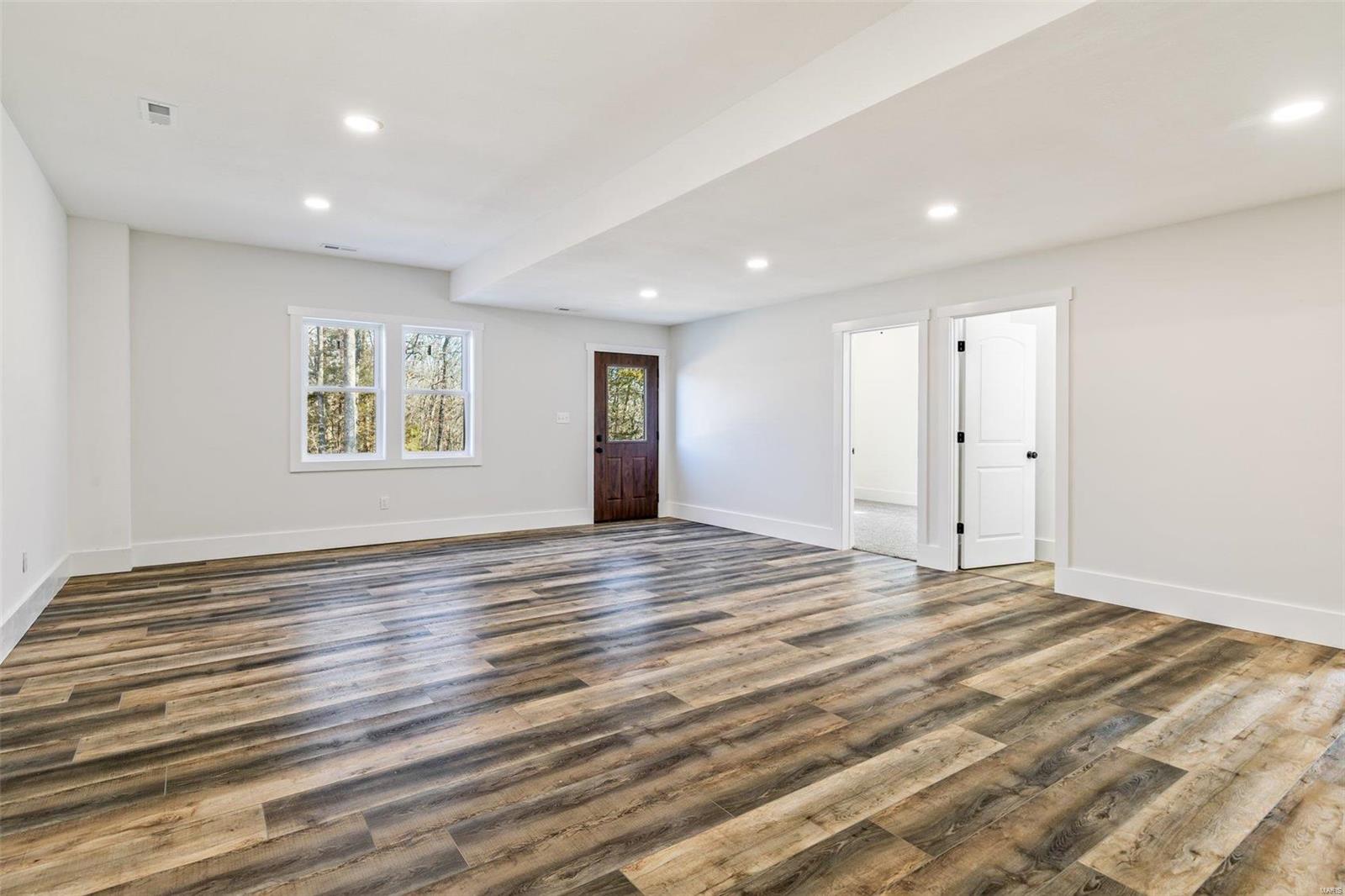 6035 State Road DD