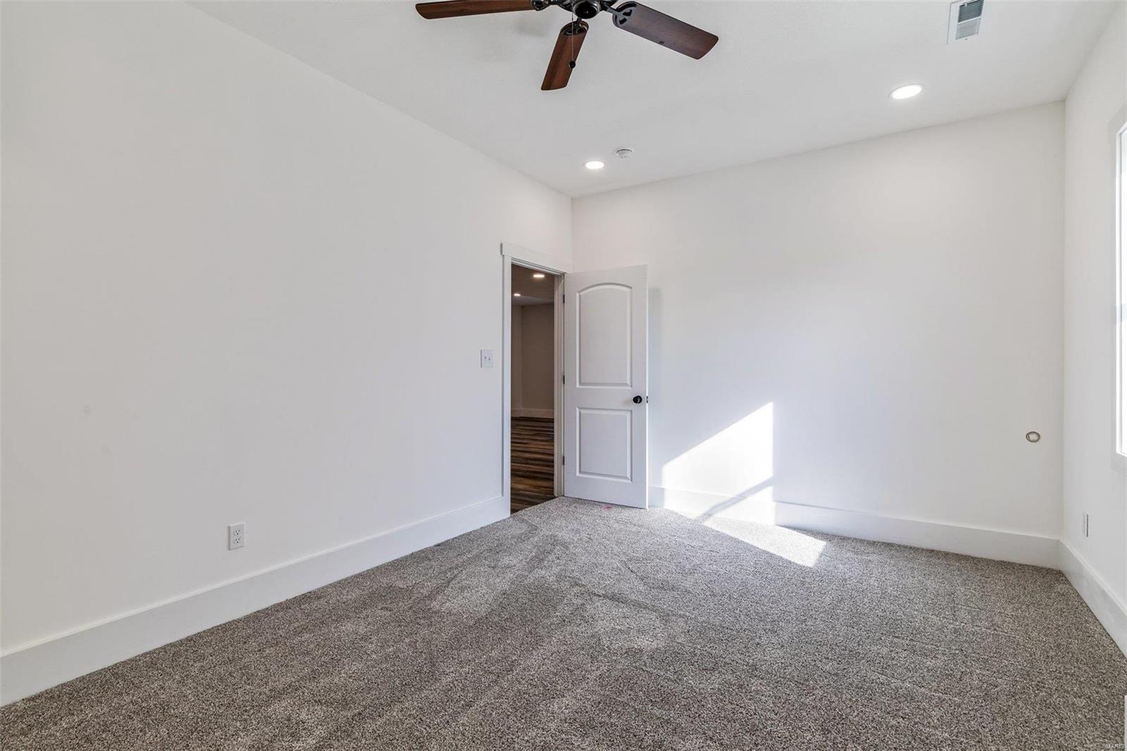 6035 State Road DD