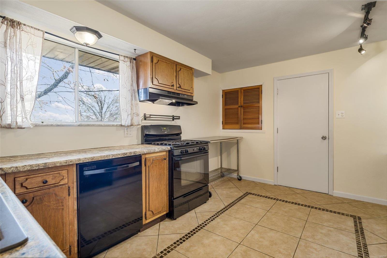 715 El Ray Ct.