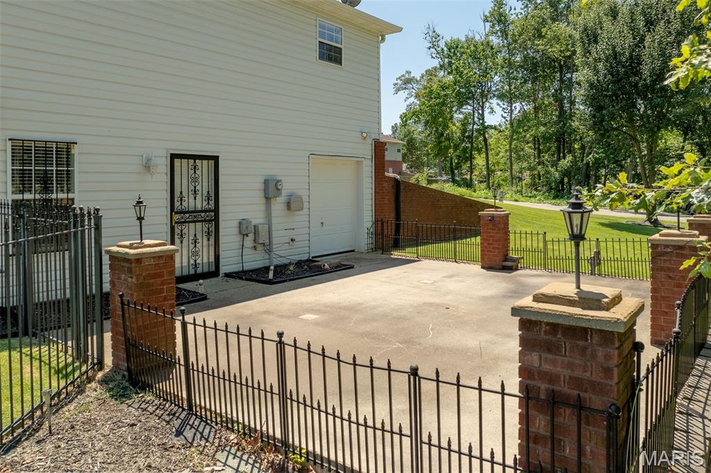 2582 Stone Ridge Drive