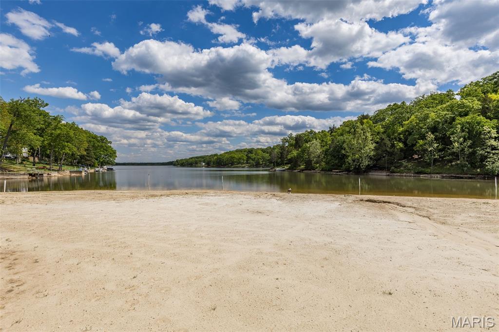 196 North Lake Drive