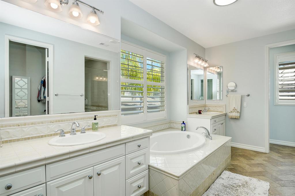 6982 Shoreline Drive