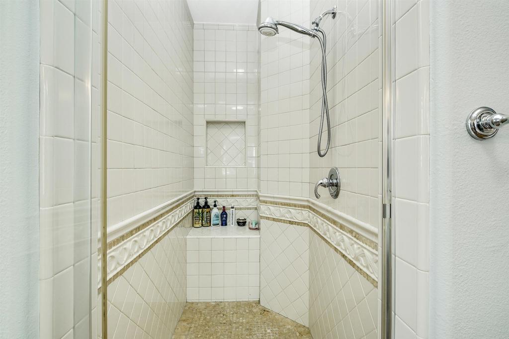 6982 Shoreline Drive