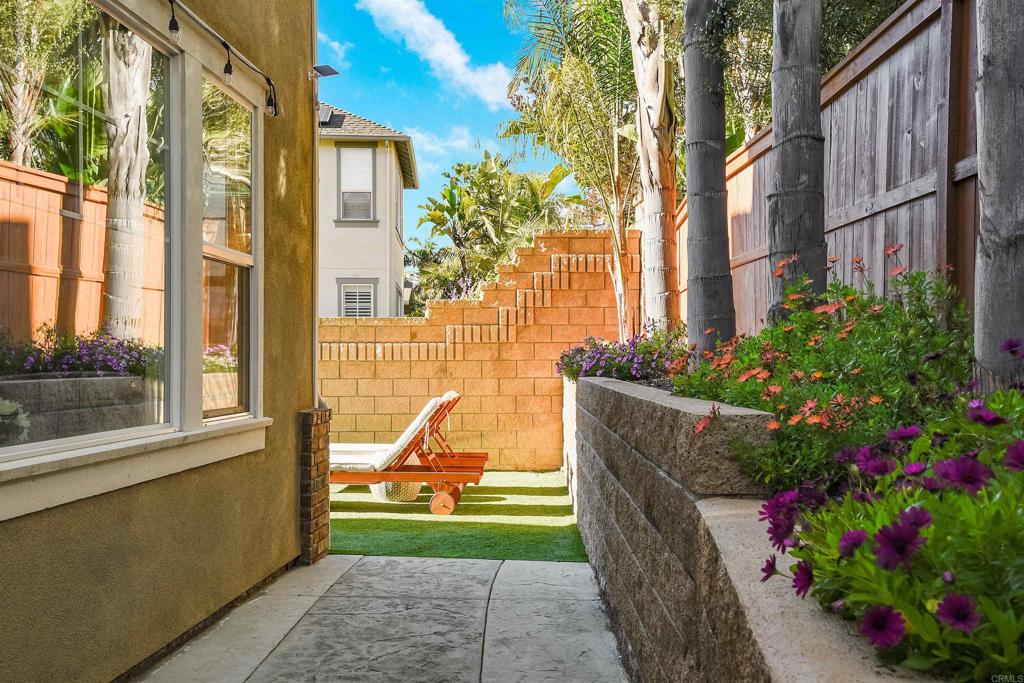 6982 Shoreline Drive