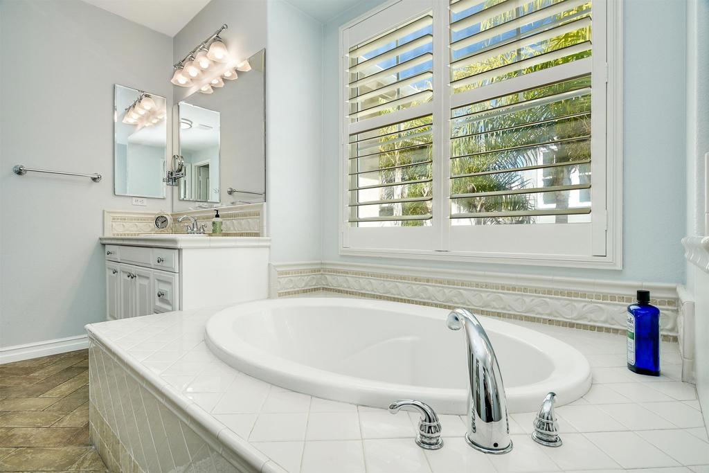 6982 Shoreline Drive