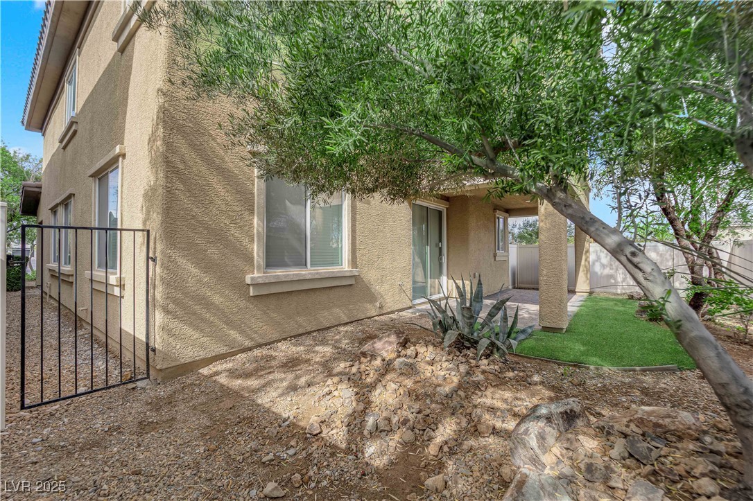 2033 Old Field Avenue