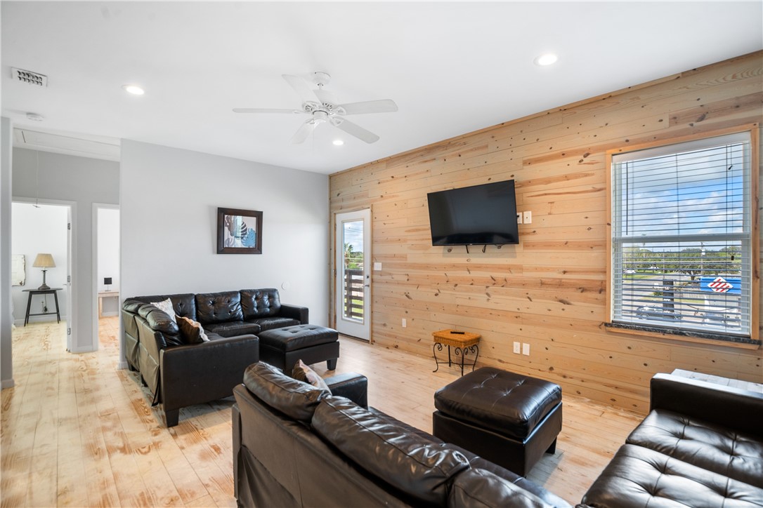 143 Laguna Village Dr