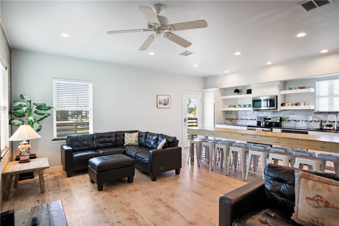 143 Laguna Village Dr