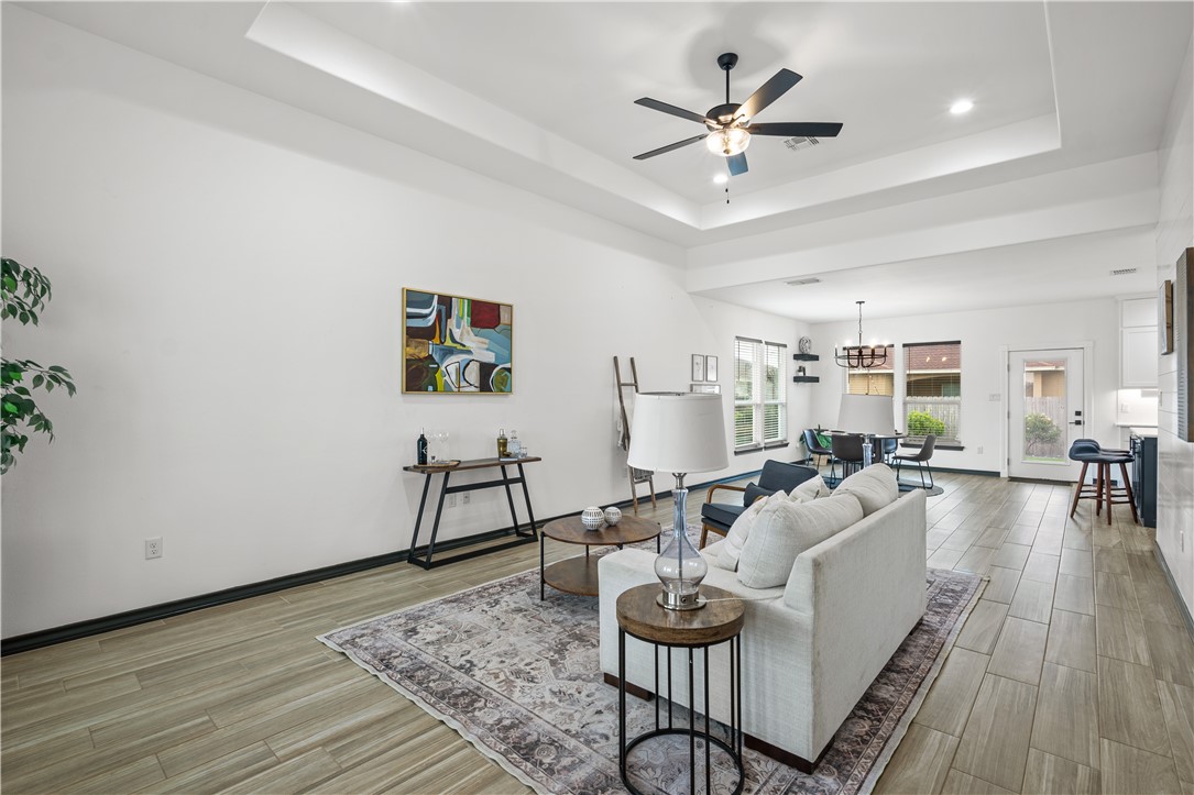 14221 Sea Pines Dr