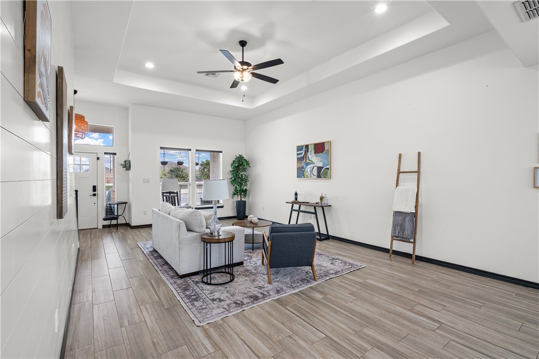 14221 Sea Pines Dr