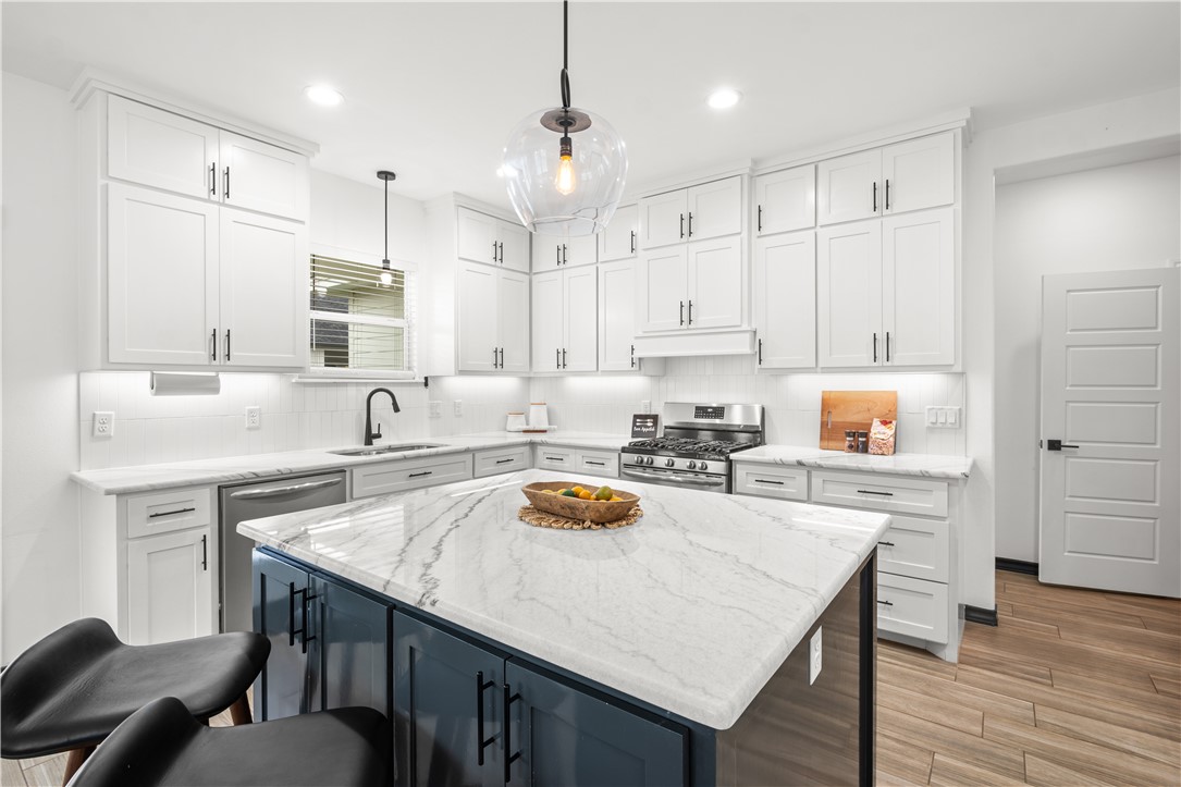 14221 Sea Pines Dr