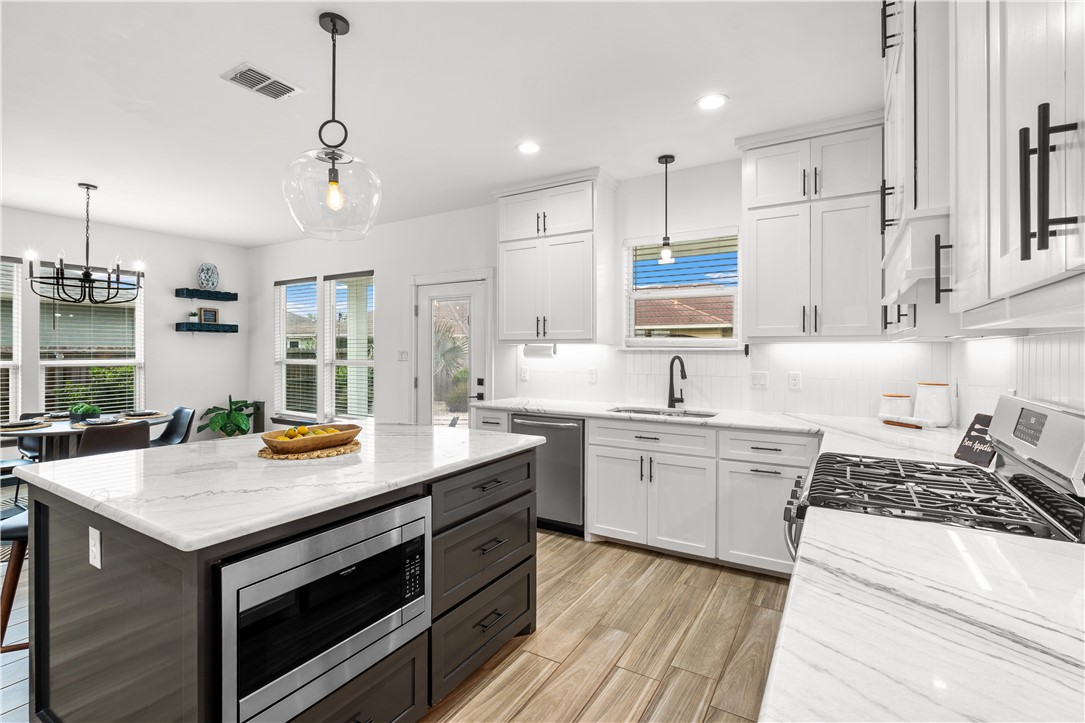 14221 Sea Pines Dr