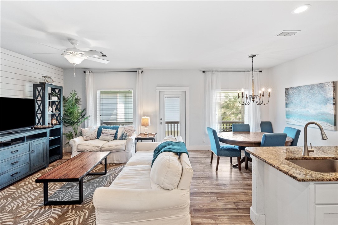 247 W Roberts Ave 11-D