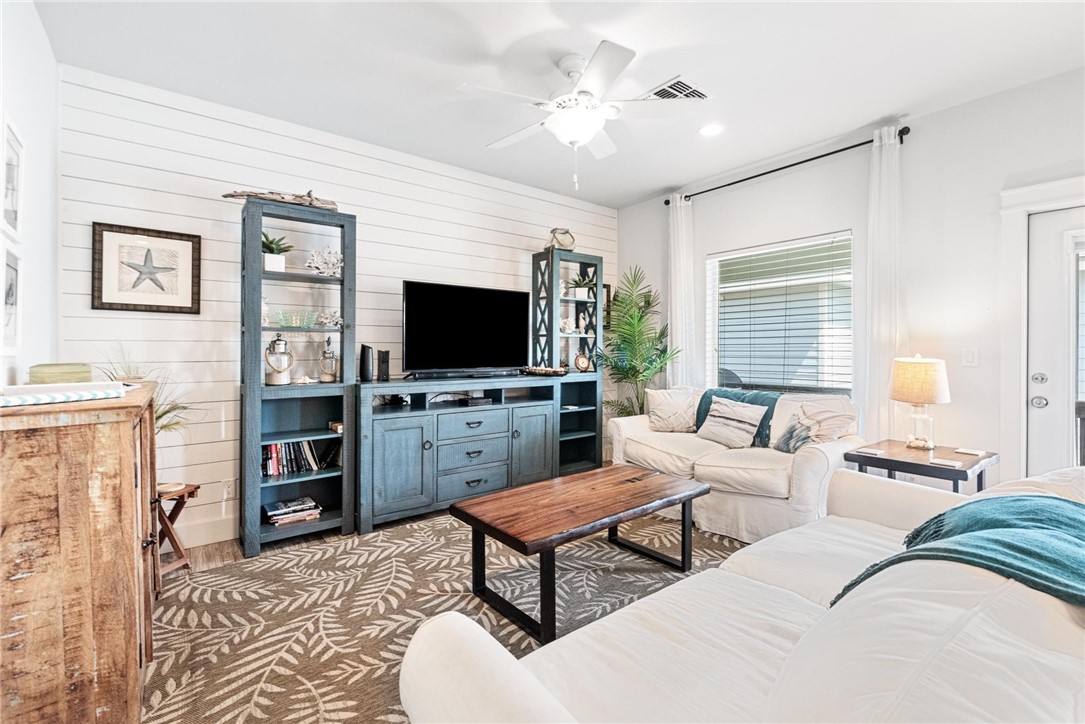 247 W Roberts Ave 11-D
