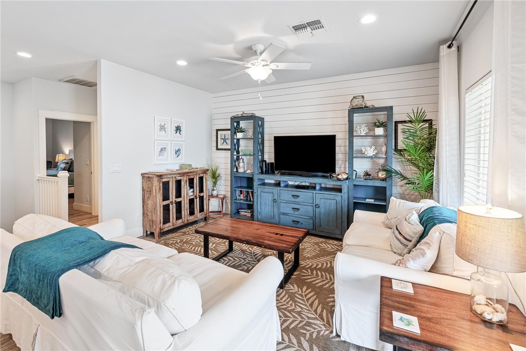 247 W Roberts Ave 11-D