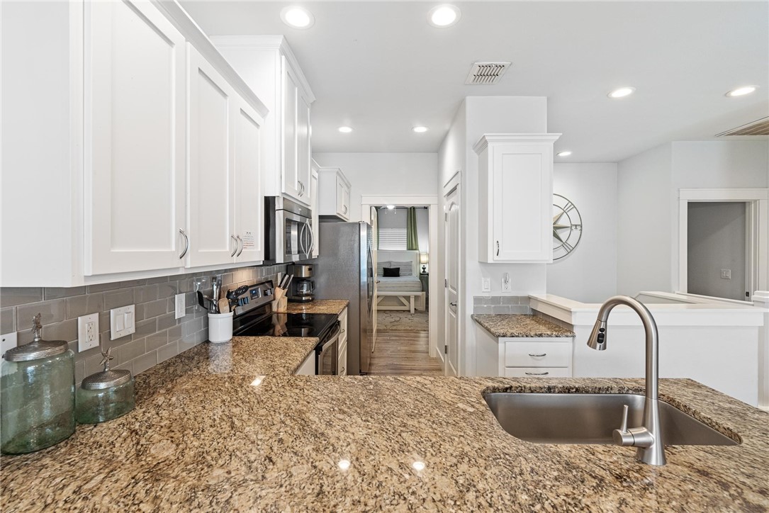 247 W Roberts Ave 11-D