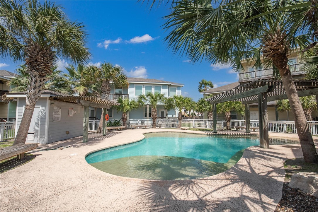 247 W Roberts Ave 11-D