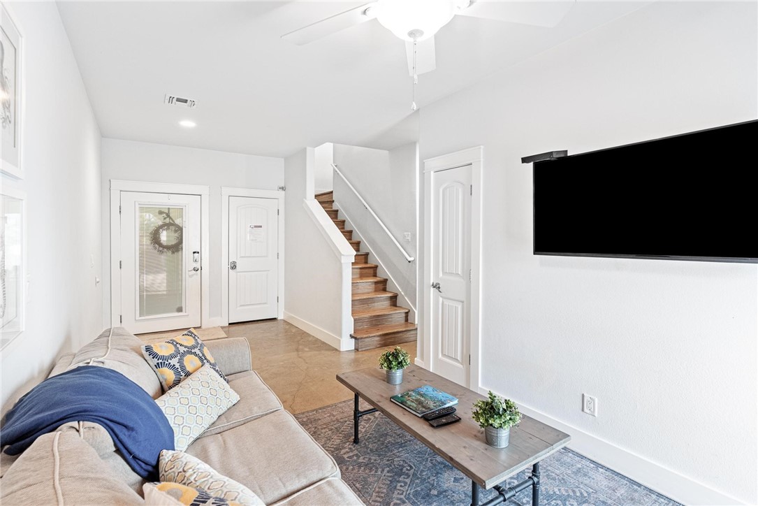 247 W Roberts Ave 11-D