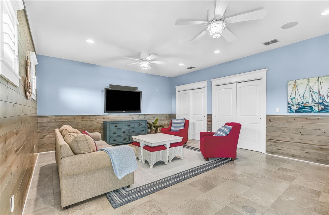 178 Seaside Dr
