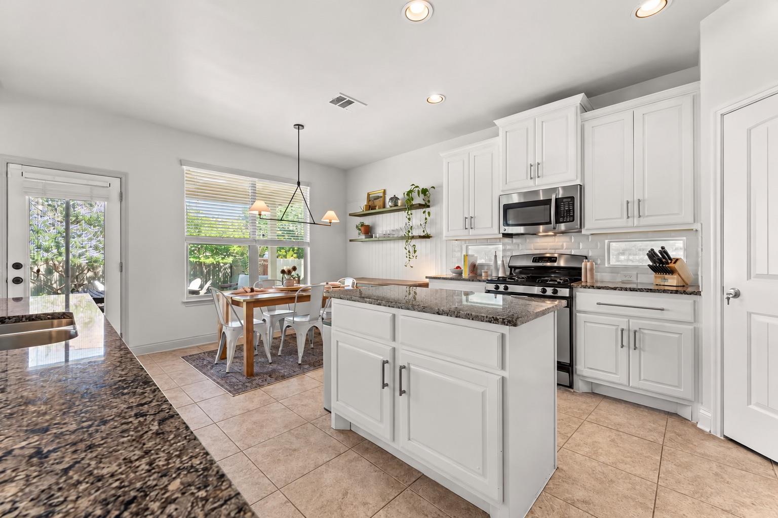 11005 Desert Willow LOOP