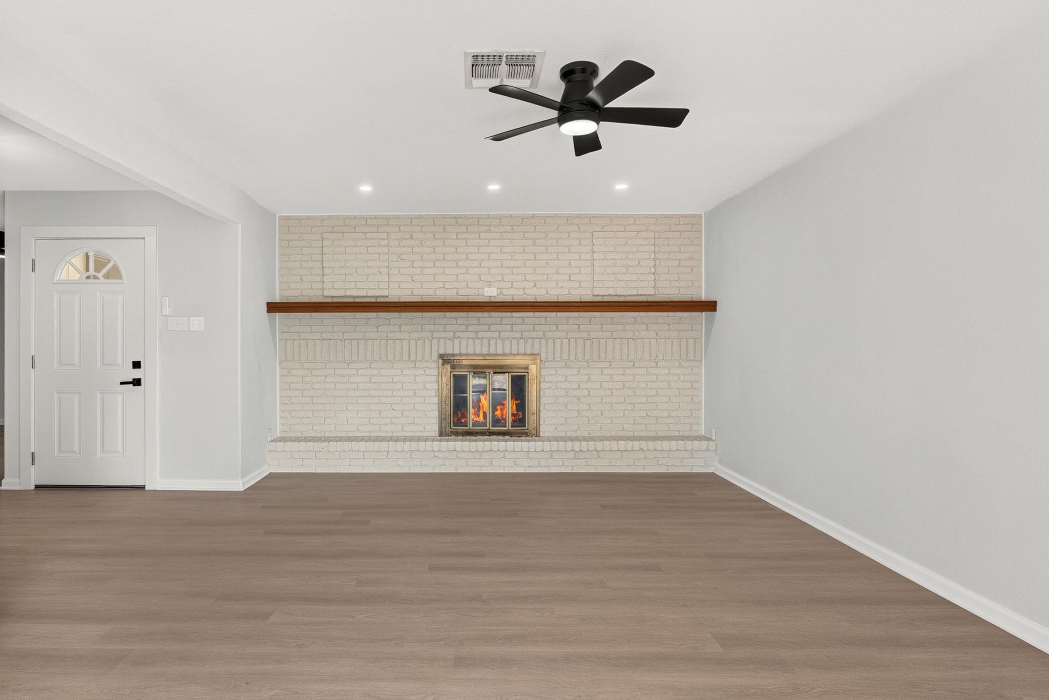 833 Ross CIR