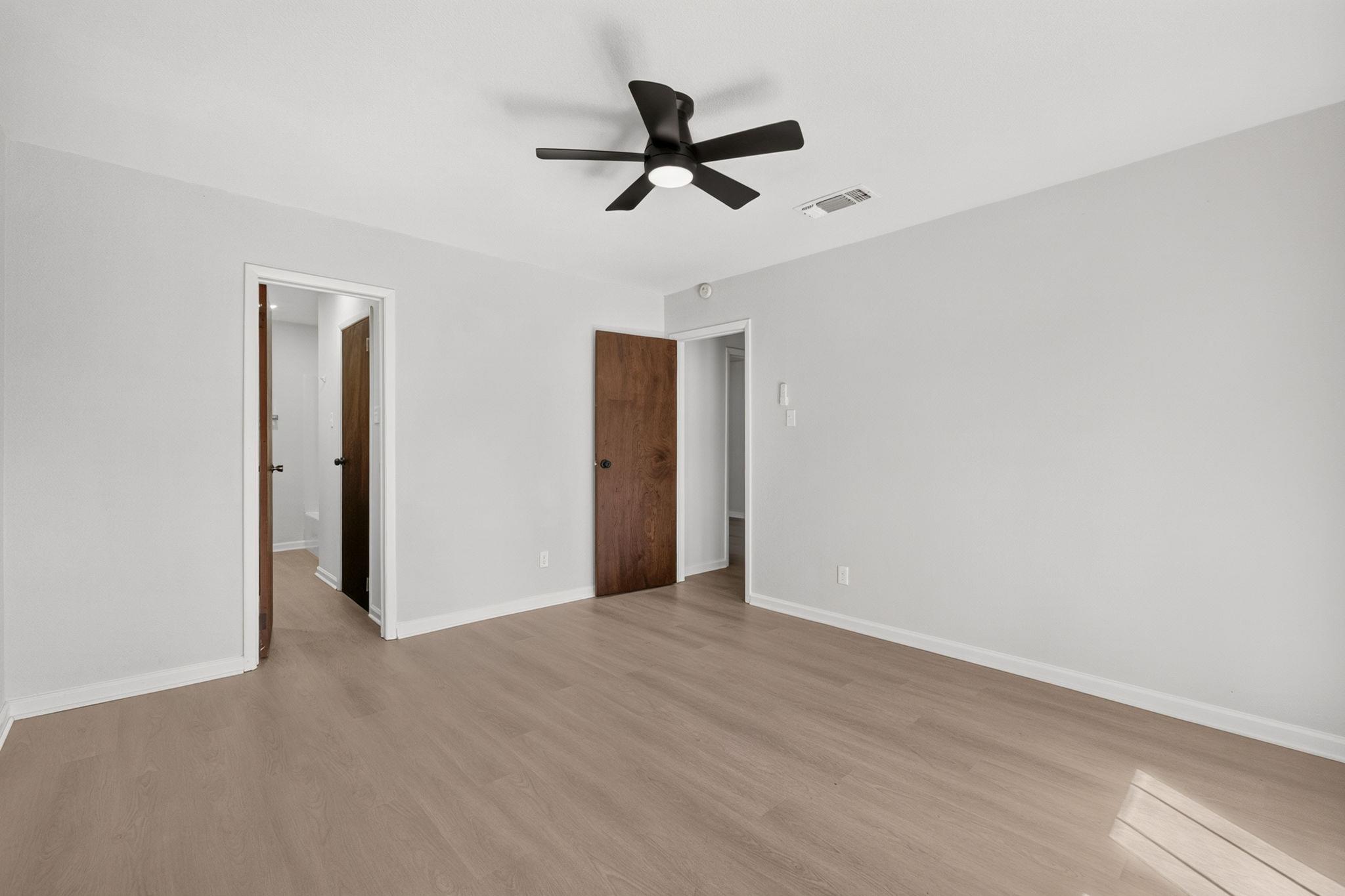 833 Ross CIR